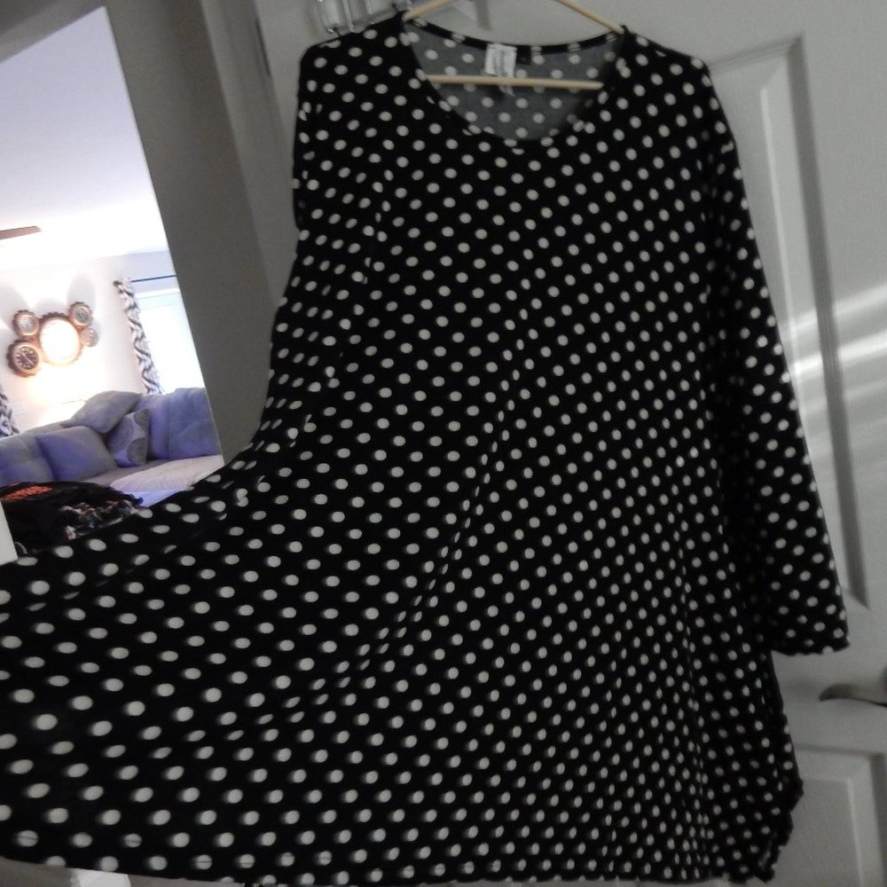 Beyond This Plane Blk.And White Polka Dot Tunic/Dress 1X/2X Excellent Cond.